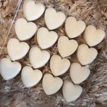 Load image into Gallery viewer, Oud Al Shams 16 Heart Wax Melt Clamshell