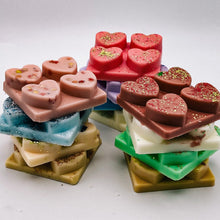 Load image into Gallery viewer, Rahna London 4 scent heart clamshell - limited stock